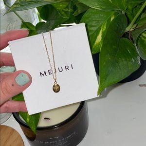 mejuri honey necklace